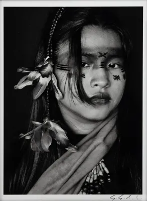 Sebastião Salgado - Yara Asháninka, a filha mais velha de Wewito Piyãko e Auzelina. Território Indígena Kampa do Rio Amônea